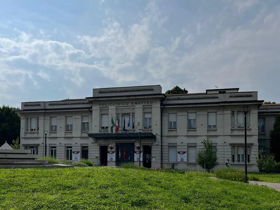 L'edificio d'ingresso del Policlinico San Matteo