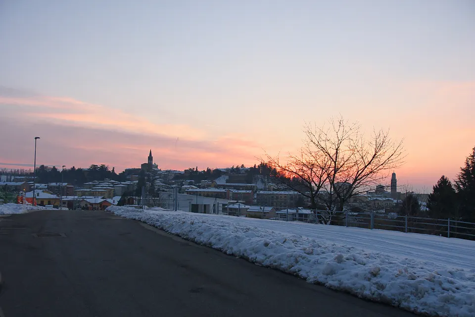 Casteggio, prime ombre della sera panoramio