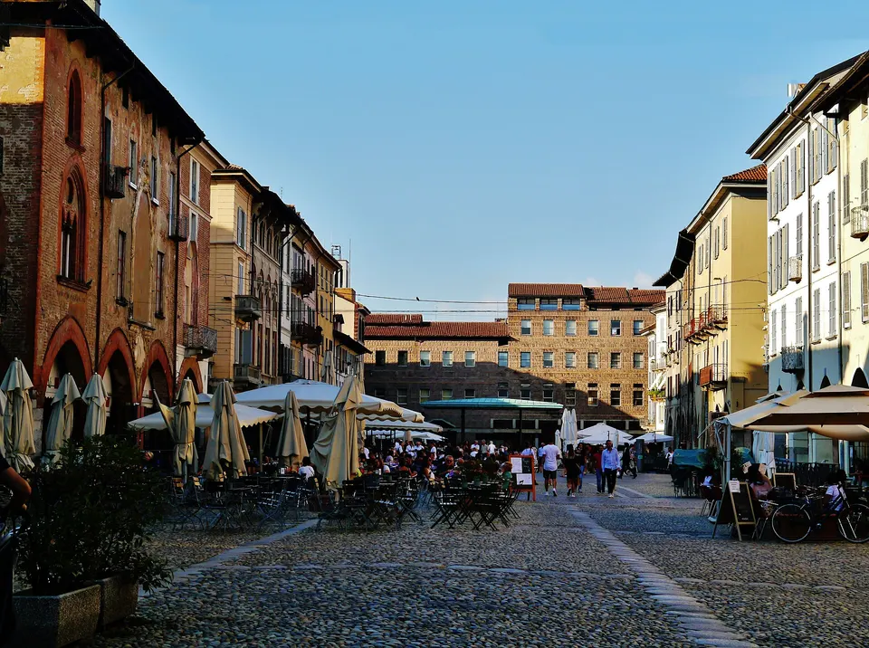 Pavia Piazza della Vittoria