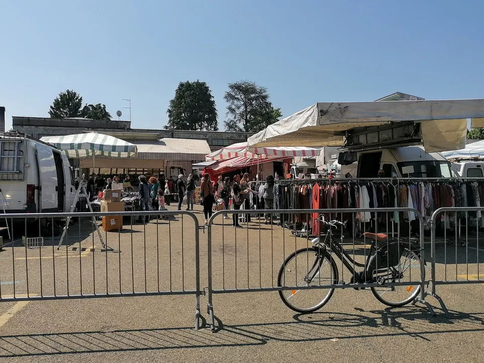 Mercato in Piazza Calzolaio d'Italia Vigevano (II)