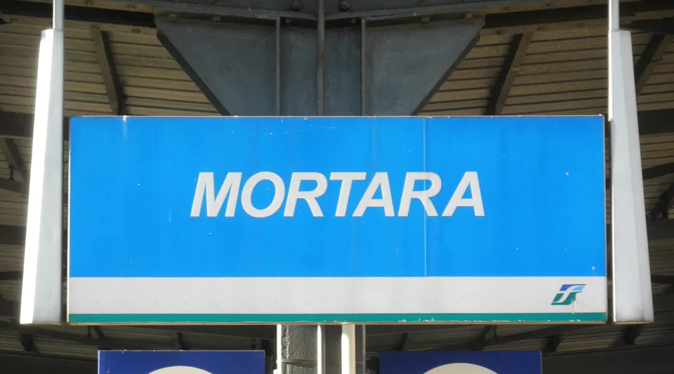 Mortara staz ferroviaria scritta