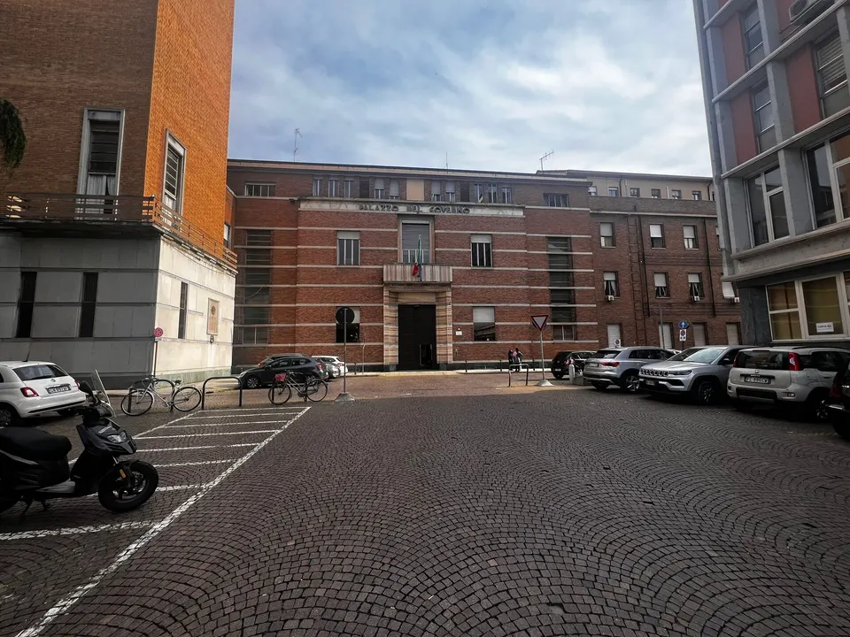 Facciata principale della prefettura di pavia
