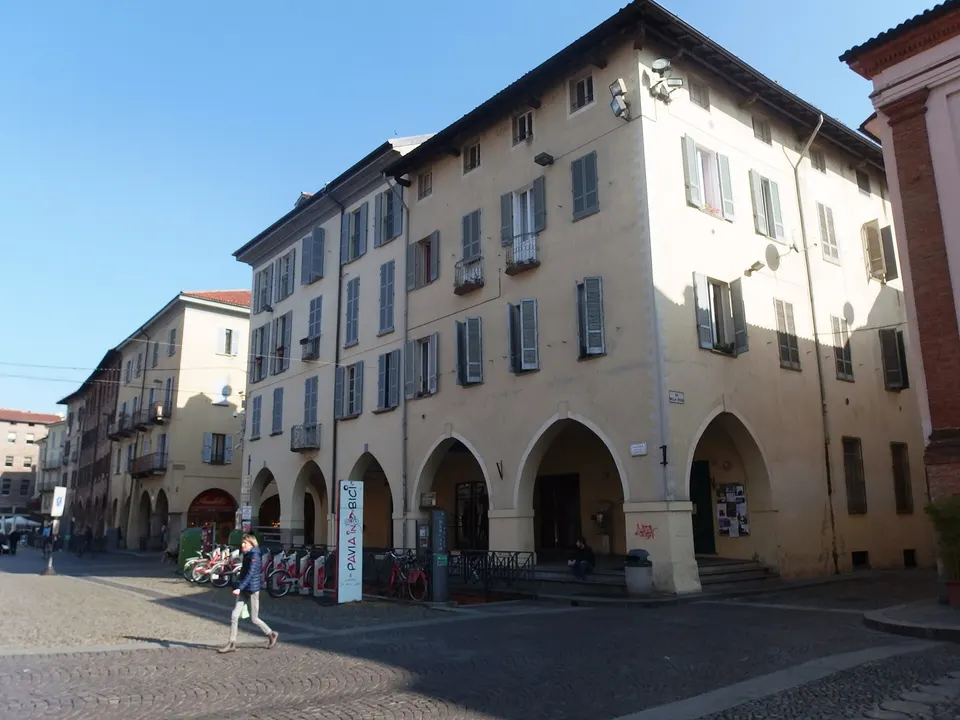 Pavia, Piazza della Vittoria
